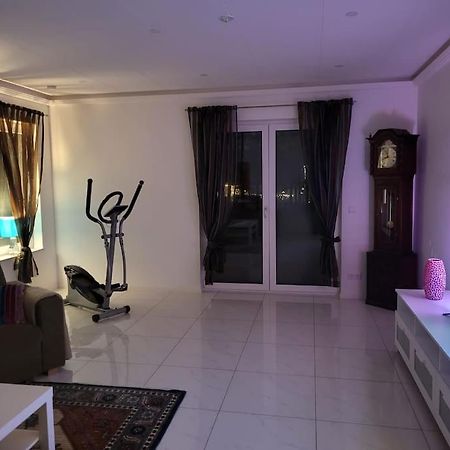 Вілла Beautiful Terraced House With Private Parking Сандвікен Екстер'єр фото