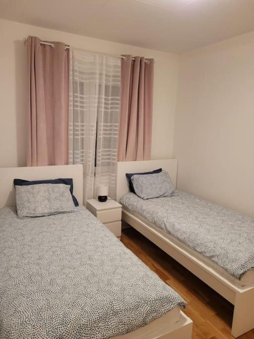 Вілла Beautiful Terraced House With Private Parking Сандвікен Екстер'єр фото