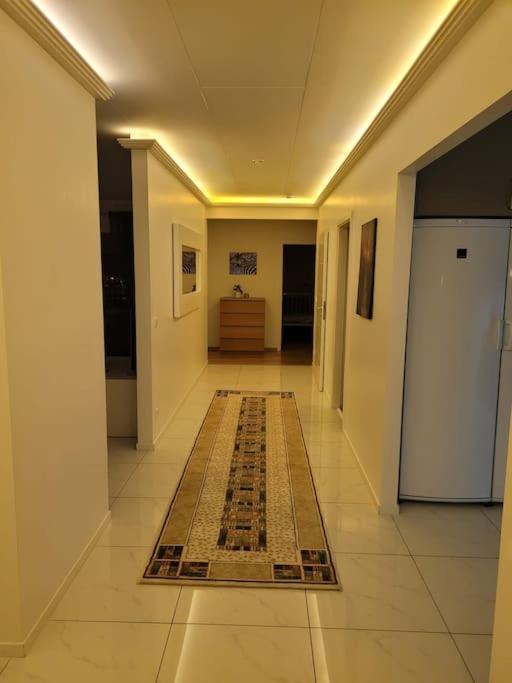 Вілла Beautiful Terraced House With Private Parking Сандвікен Екстер'єр фото